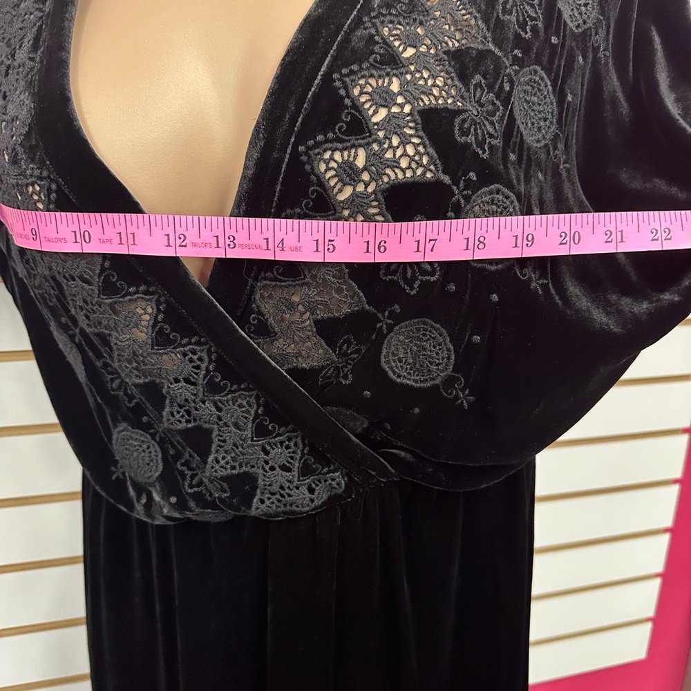 Love π€ Johnny Was Coco Wrap Black Faux Velvet Dress with Embroidered Bodice - Picture 12 of 12